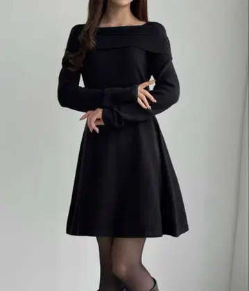 오프숄더풍 스퀘어넥 미니 니트 원피스