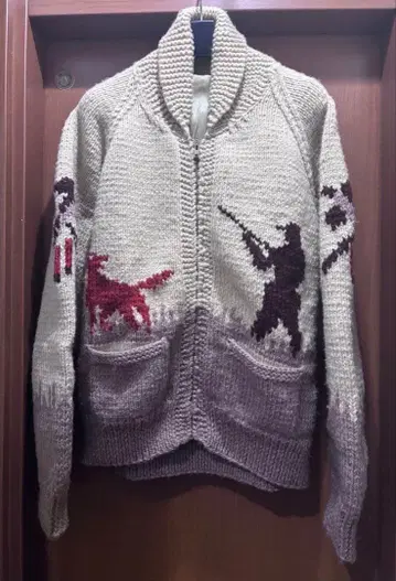 헌팅 패턴 카우친 스웨터