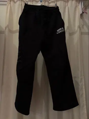 블랙 조거 팬츠 로고 포함 L 사이즈