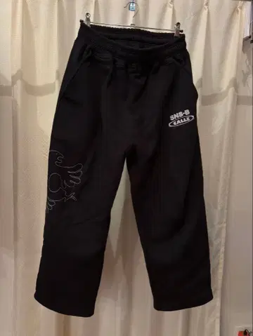 블랙 조거 팬츠 로고 포함 L 사이즈