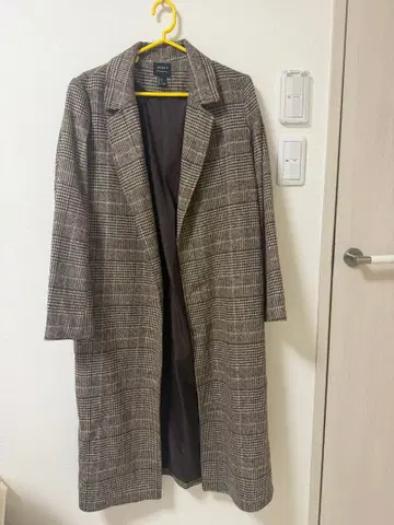 체크 무늬 체스터 코트 S 사이즈