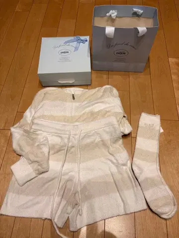 젤라토피케 스무디 2색 보더 후드티 숏팬츠 삭스