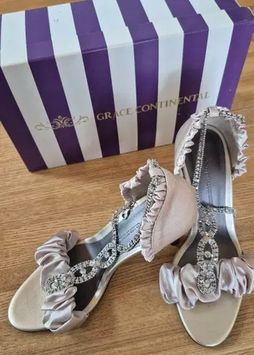 GRACE CONTINENTAL 프릴 샌들 포멀 결혼식 비쥬