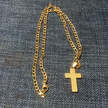 골드 컬러 십자가 목걸이
