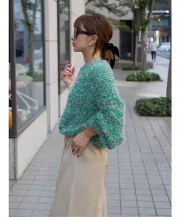 BeBeoD 컬러풀 페더 얀 풀오버 그린 계열 니트