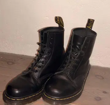 닥터마틴 8홀 부츠