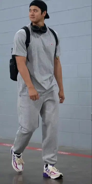 [필견!!! 오타니 쇼헤이 착용] 뉴발란스 그레이 스웨트 팬츠 M