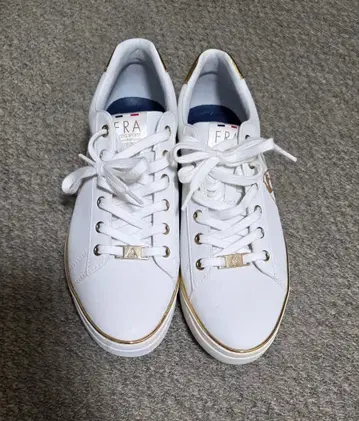 르꼬끄 le coq sportif 화이트 스니커즈 24.5cm