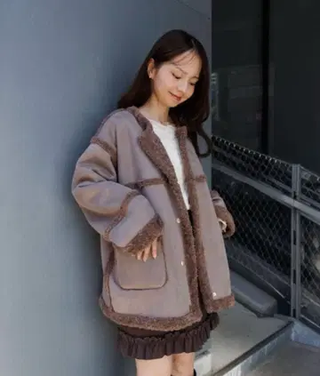 flower 더니 무스탕 코트