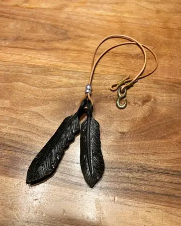 가죽 페더 목걸이 블랙