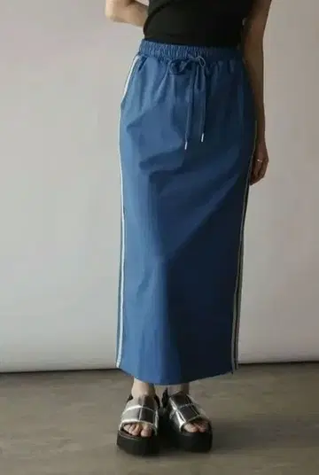 RADIATE 라디에이트 라인 트랙 스커트