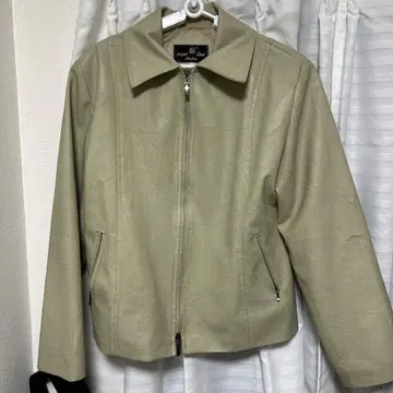 화이트 가죽 자켓