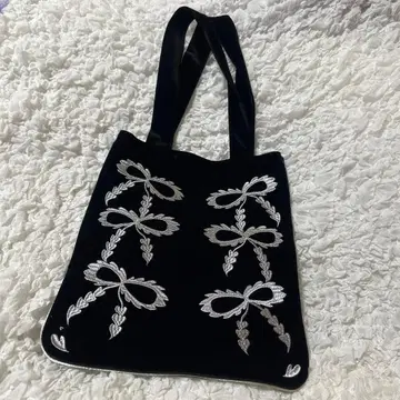 Casselini 스캘럽 자수 토트