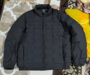 이번 시즌 유니클로 Rufftech 자켓 L 블랙