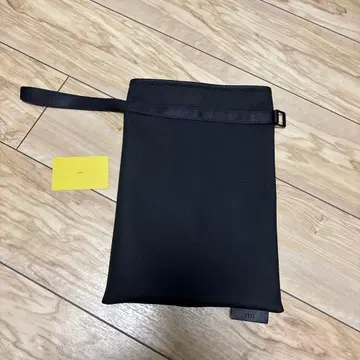 [새상품급 중고] ITTI 블랙 파우치