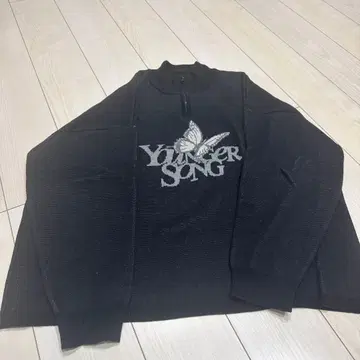 YOUNGER SONG 나비 자수 니트 스웨터