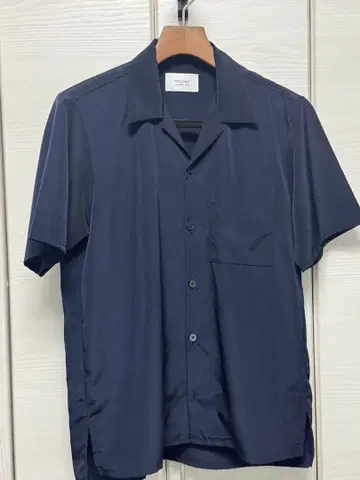 스튜디어스 STUDIOUS 브라이트 새틴 릴랙스 오픈 카라 셔츠