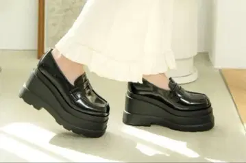 R&E 에나멜 통굽 로퍼 M size