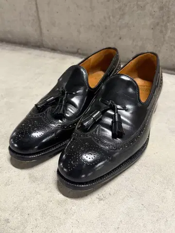 CHEANY 구멍 장식 롱윙 태슬 로퍼 데드스탁 치니