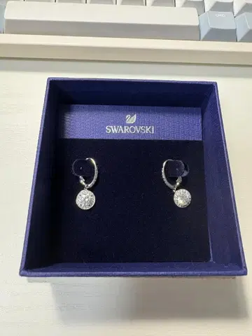 SWAROVSKI 스와로브스키 Una Angelic 귀걸이