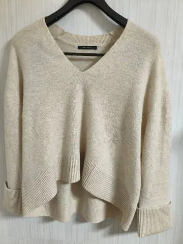 MACPHEE 베이지 V넥 니트