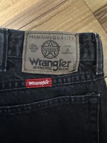 Wrangler Authentic Jeans 블랙