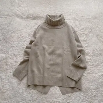 뮤즈 두즈엠 클래스 JADE 터틀넥 니트