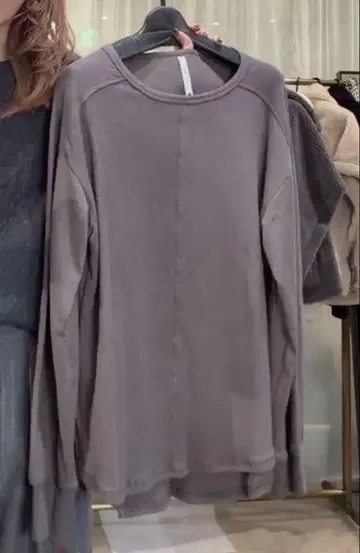 디니테코리에 접결 절개 풀오버 샹드라 로즈