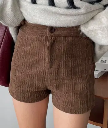 SHAGGIE 모노그램 타이트 하이웨스트 숏팬츠