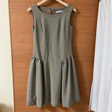 마도레 슬리브리스 플레어 원피스 그레이