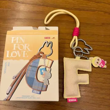 POP MART PIN FOR LOVE 키링 'F'