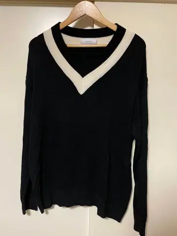 STUDIOUS 실크 블렌드 v넥 칠드런 니트 사이즈 3 블랙