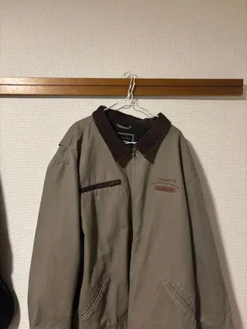 Dunbrooke 베이지 점퍼