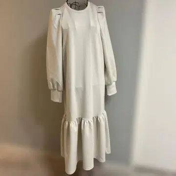 VIS 화이트 긴팔 원피스 화이트 프릴 밑단 사이즈 F