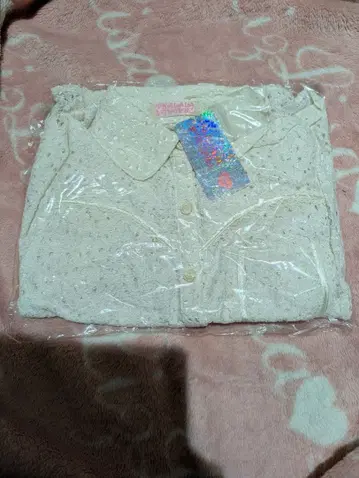 미개봉 새상품 크림색 레이스 블라우스 셔츠