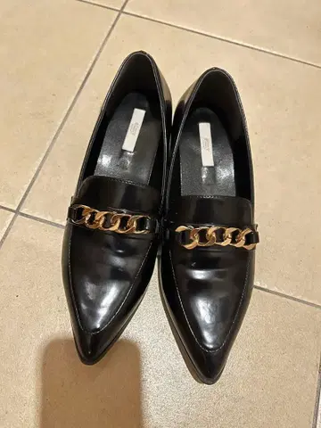 eimy istoire 블랙 로퍼 골드 체인