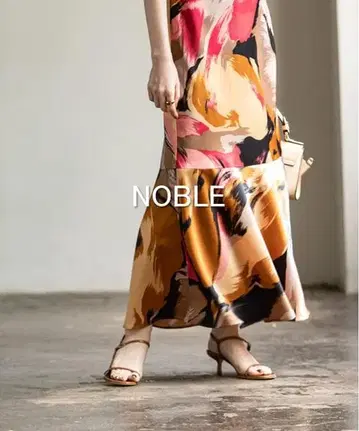 [ 새상품급 ] NOBLE 아트 프린트 새틴 머메이드 스커트