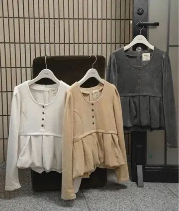 lawgy uneck balloon corduroy tops