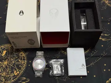 NIXON 닉슨 타임테러 아세테이트 클리어 실버