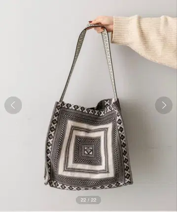 [새상품급] ear 기하학 패턴 토트백