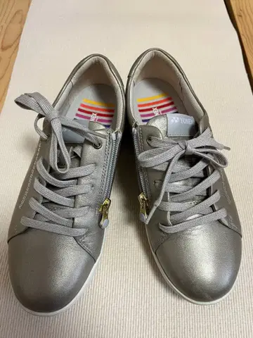 요넥스 스니커즈