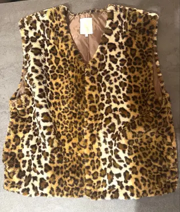 레오파드 무늬 퍼 베스트