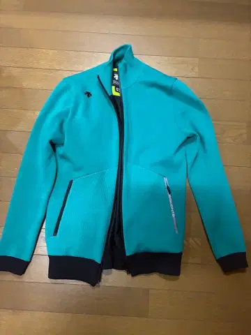 데상트 블루종 M 사이즈