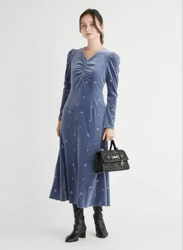 벨로아 전체 자수 원피스