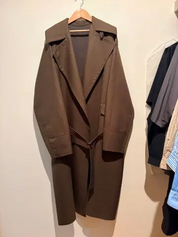 HUMVENT 트렌치코트