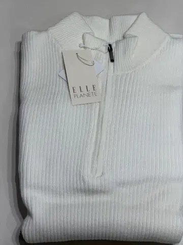 ELLE PLANETE 지퍼 스탠드 하이넥 리브 니트 스웨터