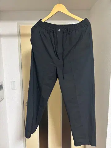 UNITED TOKYO 블랙 이지 팬츠