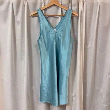 [구제 의류] 슬리브리스 V넥 자수 튜닉