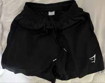 GYMSHARK 블랙 숏팬츠 M 사이즈