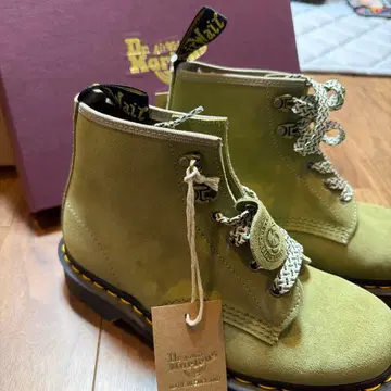 닥터 마틴 올리브 그린 워크 부츠